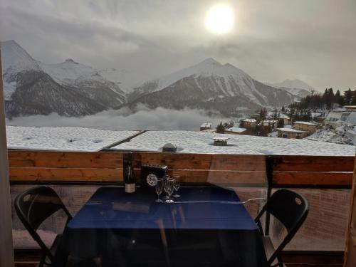 LE COSY aux pieds des pistes appartement avec balcon PLEIN CENTRE