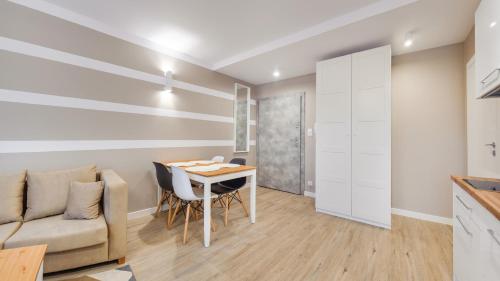 One-Bedroom Apartment image 6