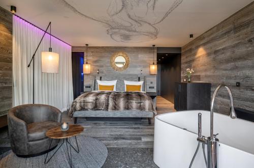 熱水浴缸, Huttenhof - Wellnesshotel & Luxus-Bergchalets - Adults only in 格萊內特