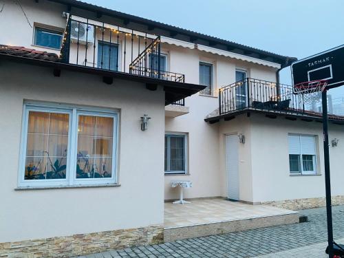Aura Apartman - image 2