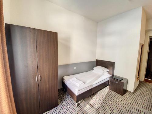 NEW! Private and alpine style single room at 500m to Ski Lifts and Leysin center