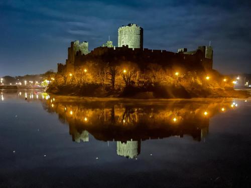 Castle Lake House gîte à louer Château de Pembroke