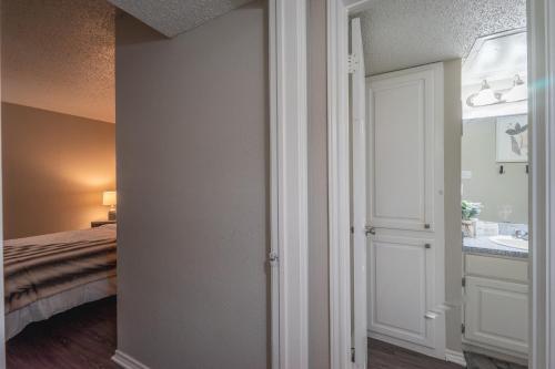 Private 1 Bedroom In Shopping District