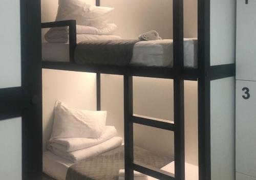 1 twin bed