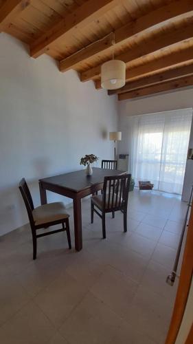 One-Bedroom Apartment image 5