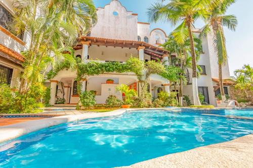 Hacienda San Jose Condos, Pool & Steps Mamitas Beach