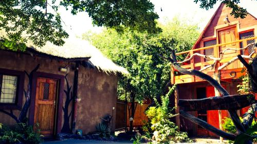 Vista exterior, Elephant Trail Guesthouse and Backpackers in Kasane