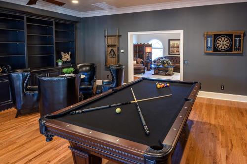 New - Spectacular️ Golf Views - Sleeps 20 - Pinehurst National #9 - Near DT Pinehurst! in Pinehurst, USA