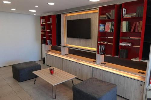 One-Bedroom Apartment image 9