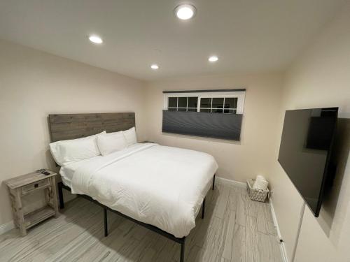 Cheerful, Beautifully Remodeled, Modern, Comfortable Home photo 1