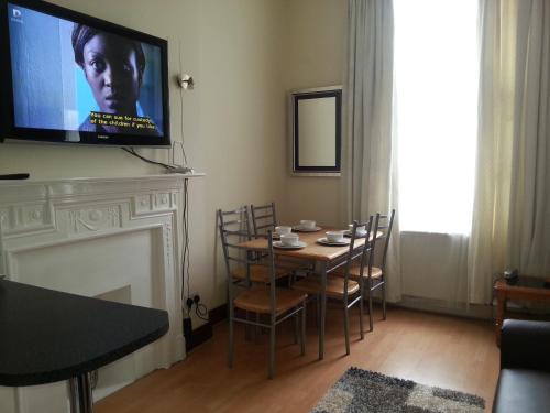 Kensington and Chelsea Apartment - image 2