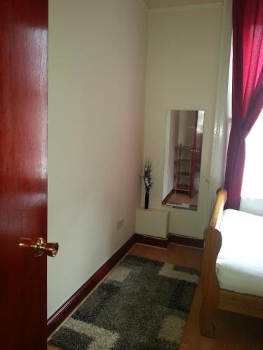 Kensington and Chelsea Apartment - image 10