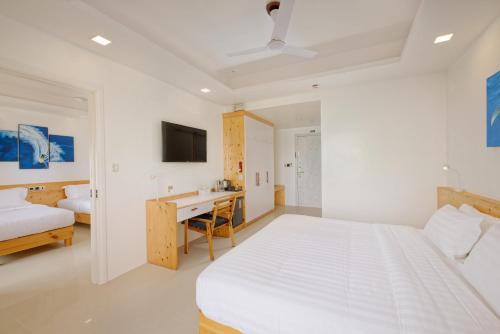 Deluxe Double Room with Sea View image 8