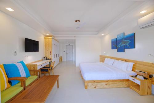 Luau Beach Inn, Maldives