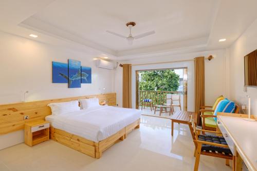 Luau Beach Inn, Maldives