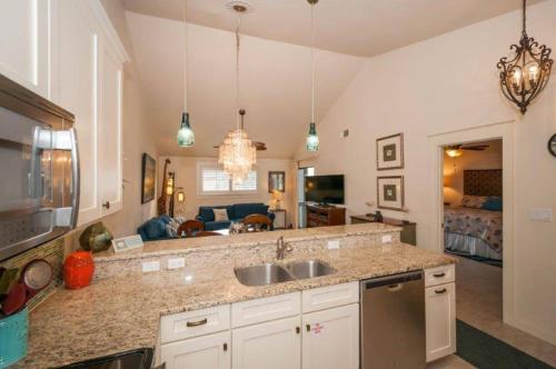 Chateau La Mer 704 by Destin Getaways - image 13