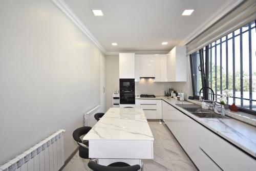 Jrvezh Aygegortsakan Street, 4 bedrooms Luxury house with Spacious swimming pool VJ555 in Dzoraghbyur