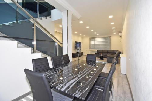 Jrvezh Aygegortsakan Street, 4 bedrooms Luxury house with Spacious swimming pool VJ555 in Dzoraghbyur