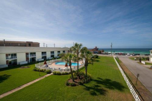 Tradewinds Condominiums #33 by Destin Getaways - image 11