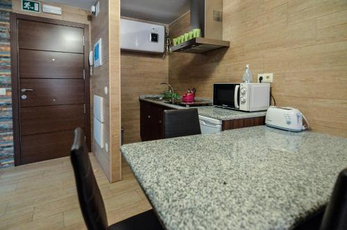 Apartamentos Turísticos Toledo - image 5
