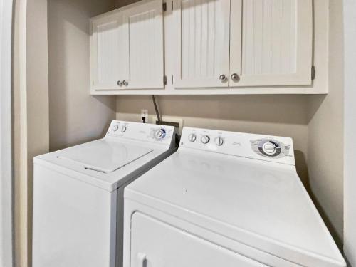 Tradewinds Condominium #26 by Destin Getaways - image 6