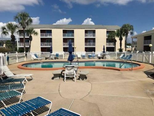 Tradewinds Condominium #26 by Destin Getaways