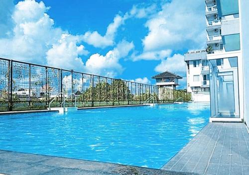 Swimming pool, X-pressbedroom Vivo Jogja in Depok