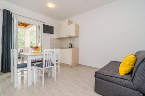Apartments Villa Dadić - image 5
