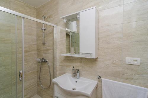 Apartments Villa Dadić - image 8