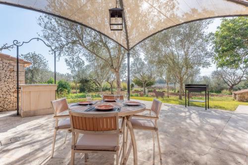 陽台/露台, Finca Aljub de son Amer by Mallorca House Rent in 卡拉聖塔阿尼