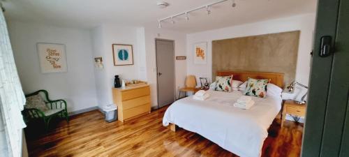B - Simply Rooms - image 2