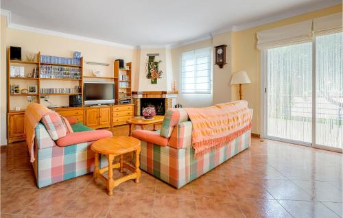 Stunning home in Badarn with 5 Bedrooms and WiFi in Badarán