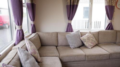 Excellent caravan 2 bedrooms sleeps 6 in East Mersea