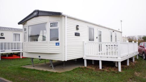 4 Berth Caravan in Mersea Island Holiday Park - image 7
