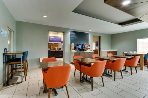 Holiday Inn Express & Suites - Ardmore an IHG Hotel - image 2