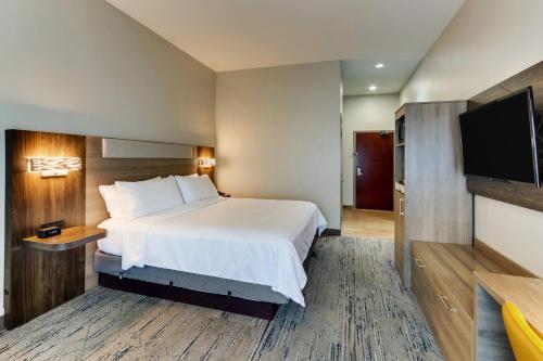 Holiday Inn Express & Suites - Ardmore, an IHG Hotel image 50