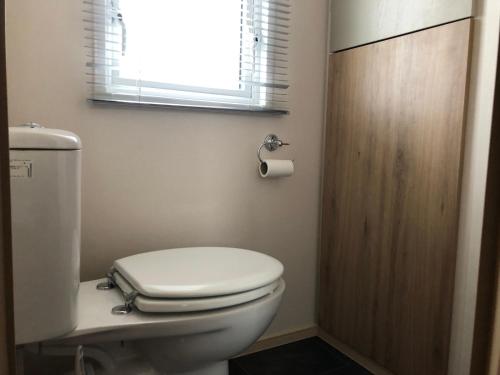 4 Berth Caravan in Mersea Island Holiday Park - image 11