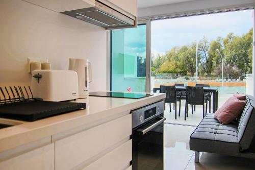 Phaedrus Living - Seaside Luxury Flat Harbour 104 3