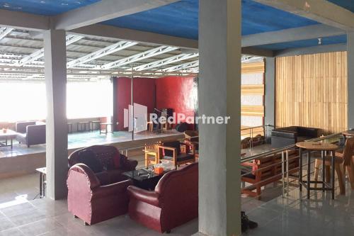 Aquino Marito Homestay Mitra RedDoorz – Balige, VA