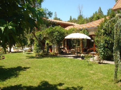 Luxury family villa in the heart of Gascony. Large pool & gorgeous view in Tourdun