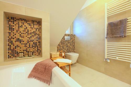 Paskal-Lux Apartments with Free Parking and AC - image 12