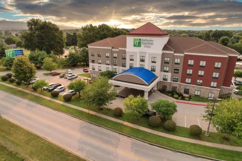 Holiday Inn Express And Suites Springfield Medical District, An Ihg Hotel