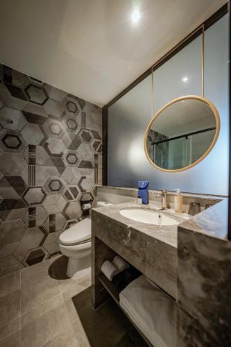 room detail thumbnail 2