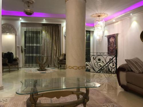 Villa with coverable warm private pool in zayd compound, Sheikh Zayed (zdjęcie 8)
