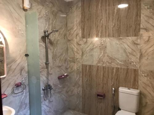 Villa with coverable warm private pool in zayd compound, Sheikh Zayed (zdjęcie 9)