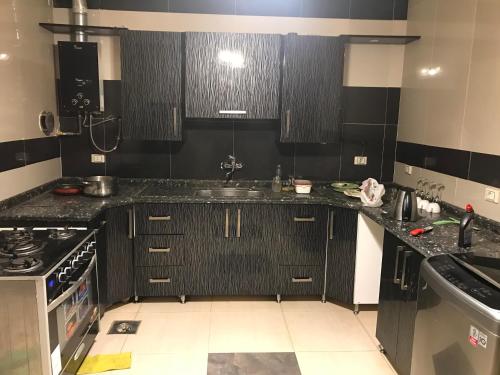 Villa with coverable warm private pool in zayd compound, Sheikh Zayed (zdjęcie 7)