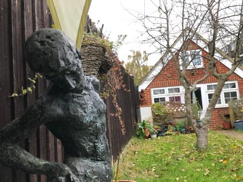 tuin, The Artist’s Hideaway. in Old Woking