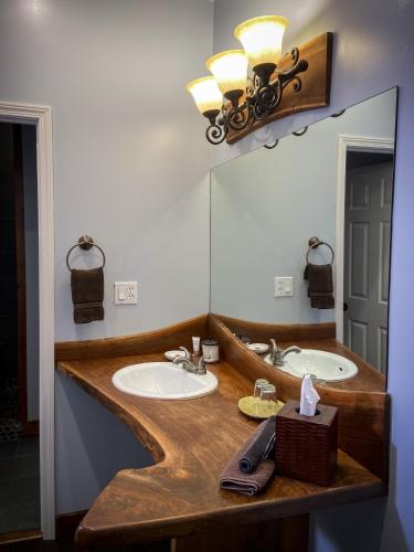 Bathroom, Makanda Inn in Makanda (IL)