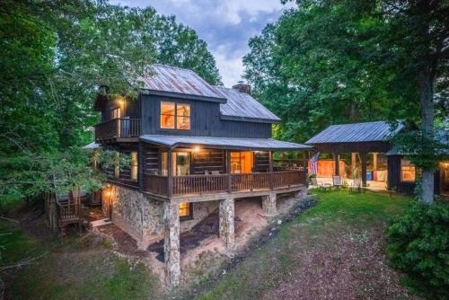 Majestic Mountain Top, Best View in Bryson City! in Bryson City, USA