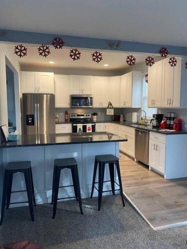 Family Friendly Holiday House w On-site Parking